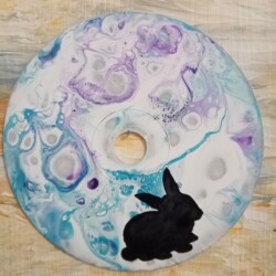 Ombre d'un lapin sur fond de peinture fluide Œuvre de O² sur disque